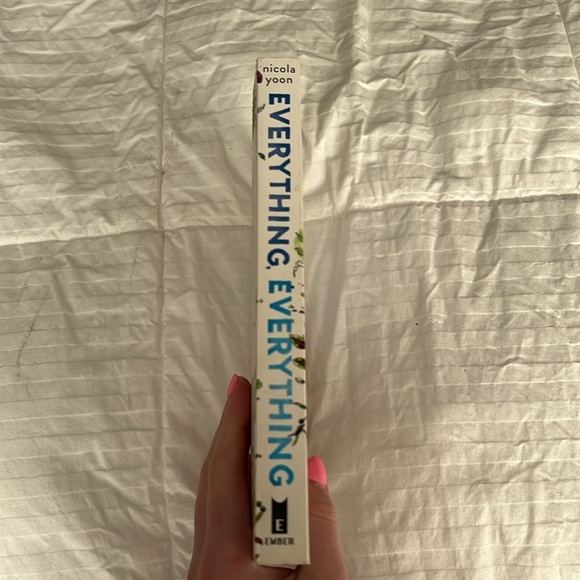 Everything, everything by Nicola yoon - Picture 2 of 3